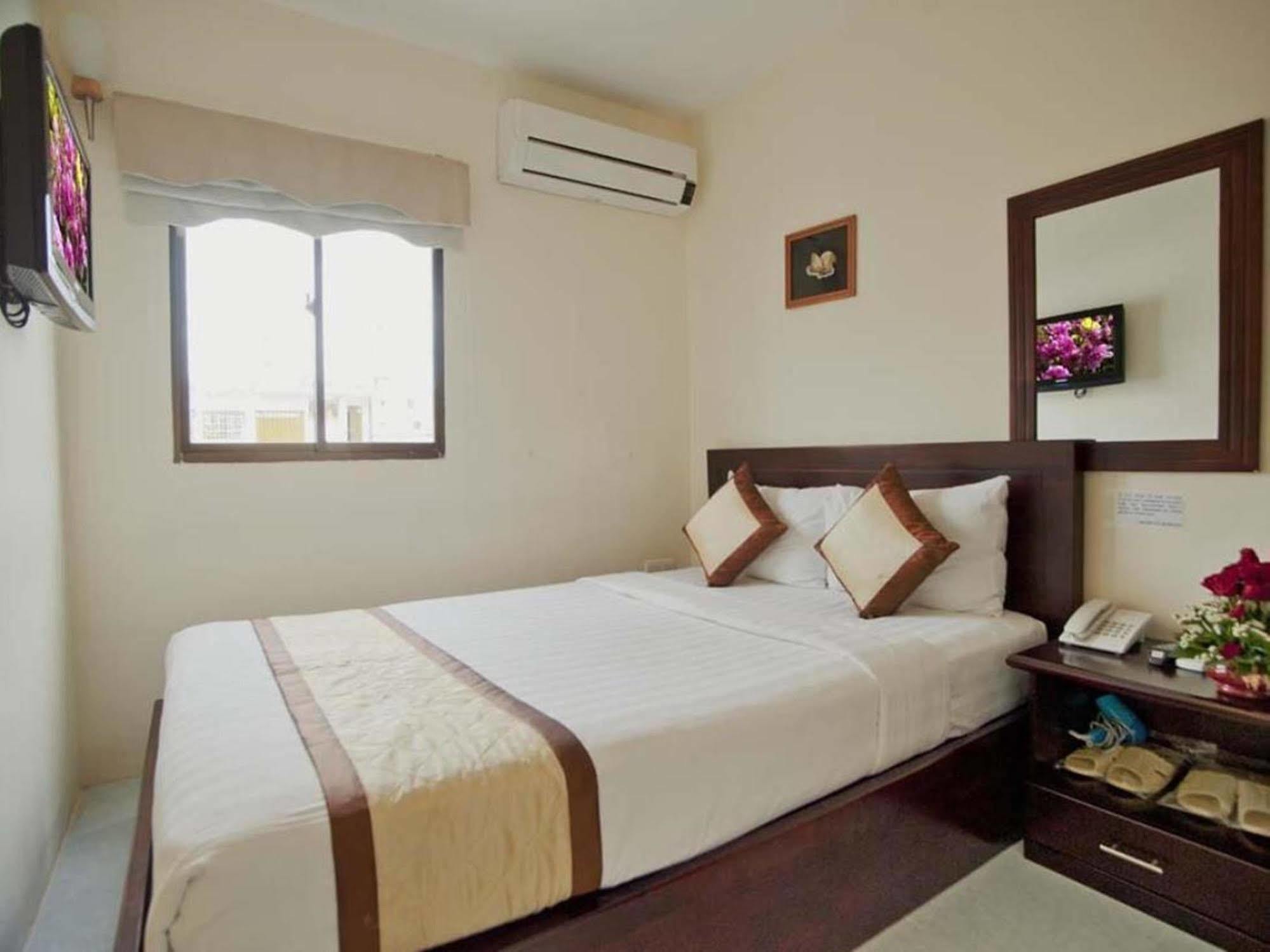Hotel Oyo 438 Small Bay Ho Chi Minh City
